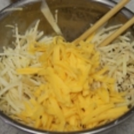 こんがりチーズ風味の じゃがいもパンケーキ レシピ 作り方 By ひで 楽天レシピ こんがりチーズ風味の じゃがいもパンケーキ レシピ 作り方 By ひで 楽天レシピ
